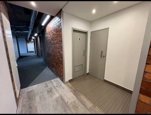 1,238M² OFFICE TO LET IN GREEN POINT